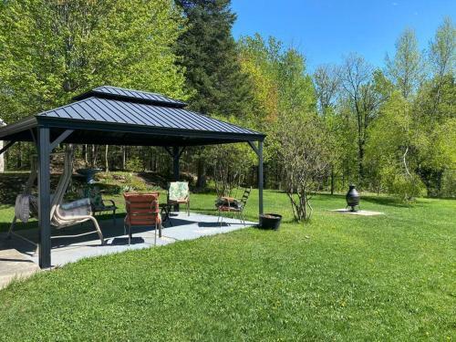 Le Barth�lemy. Piscine Int�rieure.