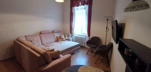 Apartm�ny U Hotelu Thermal Kv