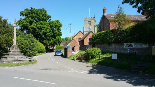 Central Child Okeford Spacious Apartment - The Old Shop