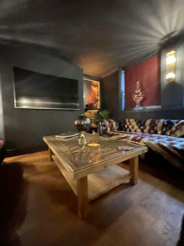 21 Luxury Apartment
