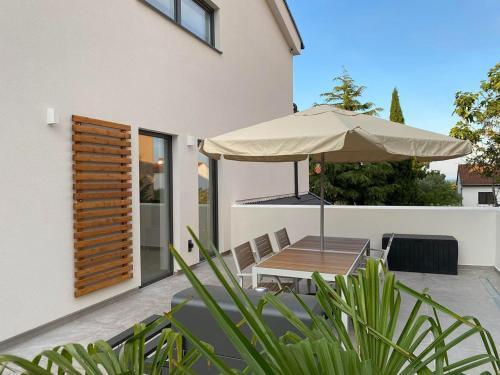 Admiring Holiday Home In Premantura With Private Bubble Bath
