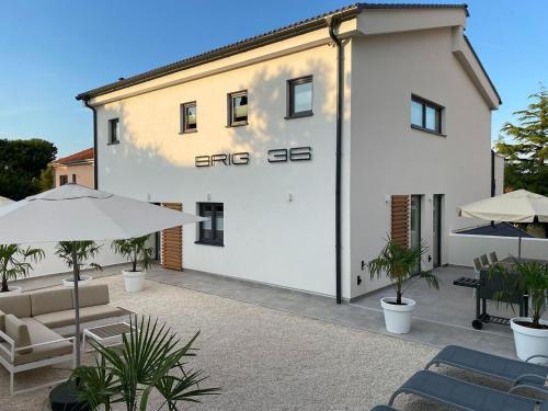 Admiring Holiday Home In Premantura With Private Bubble Bath