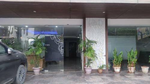 Singh Premium Apartments Near Medanta Medicity
