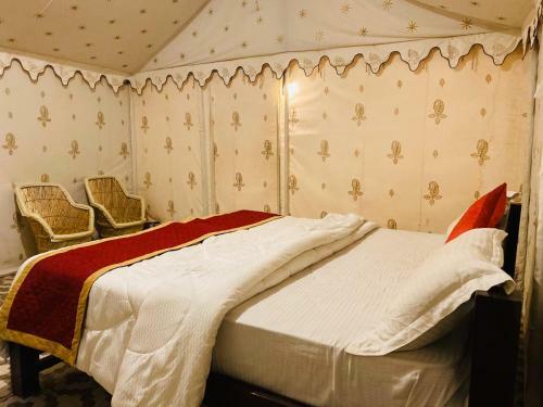 Hostal Laughing Buddha Guesthouse And Safari