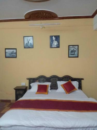 Hostal Laughing Buddha Guesthouse And Safari