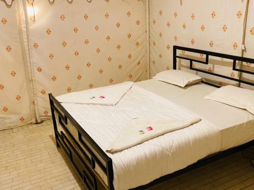 Hostal Laughing Buddha Guesthouse And Safari