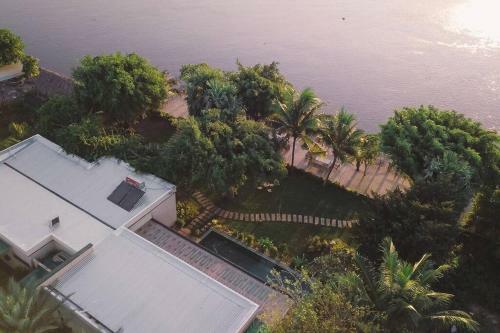 4 Bedrooms Luxury Riverside Villa Overwatch The Sunset