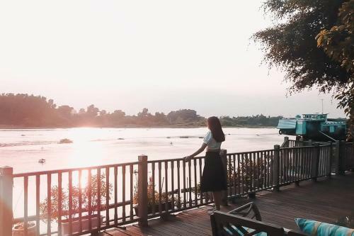 4 Bedrooms Luxury Riverside Villa Overwatch The Sunset