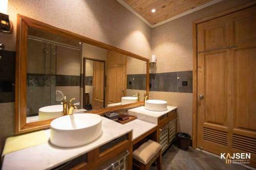 4 Bedrooms Luxury Riverside Villa Overwatch The Sunset