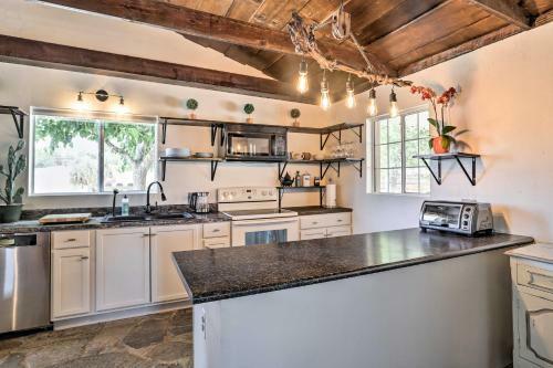 Lovely Morongo Valley Homestead With Mtn Views