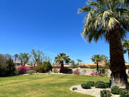 Art Lover's Paradise In Rancho Mirage!