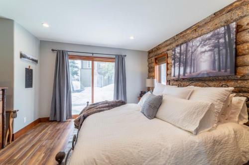 #558 Rustic Luxe Fully Renovated 3br, 3ba, 1-car Garage