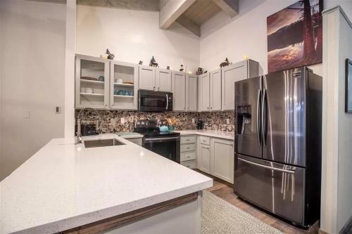 #487 - Newly Remodeled Mammoth Condo - Spa & Pool