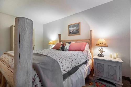 #487 - Newly Remodeled Mammoth Condo - Spa & Pool