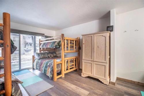 #487 - Newly Remodeled Mammoth Condo - Spa & Pool