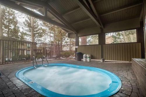 #487 - Newly Remodeled Mammoth Condo - Spa & Pool