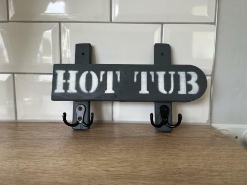 Dragonfly - Hot Tub Luxury Two Bedroom Cottage