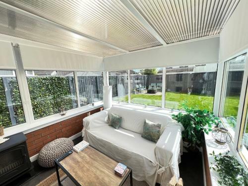 Dragonfly - Hot Tub Luxury Two Bedroom Cottage