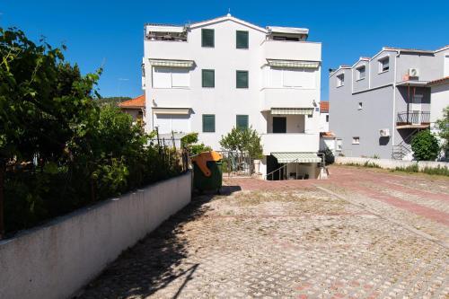 Apartment Pave