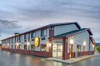 Hotel Super 8 Crystal Lake