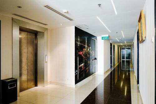 Empress Hotel Makassar City Center By Life