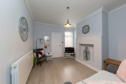 Churnet Valley Townhouse - Modern Cheadle House