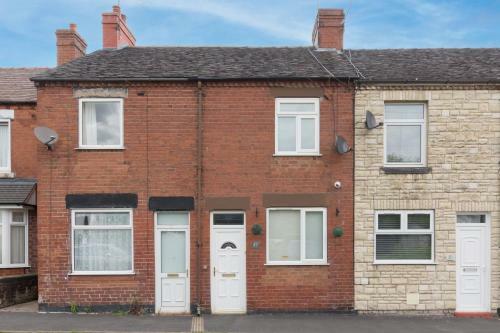 Churnet Valley Townhouse - Modern Cheadle House