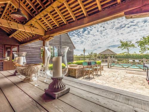 Pass The Keys Large Converted Barn With Pool, Gym And Gardens