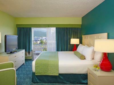 Coconut Waikiki Hotel, A Joie de Vivre