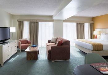 Coconut Waikiki Hotel, A Joie de Vivre