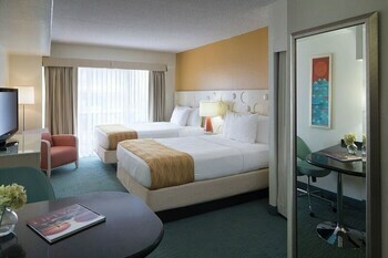 Coconut Waikiki Hotel, A Joie de Vivre