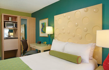 Coconut Waikiki Hotel, A Joie de Vivre