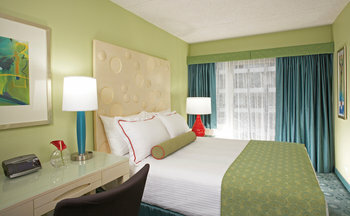 Coconut Waikiki Hotel, A Joie de Vivre
