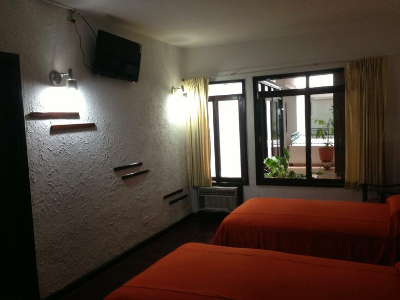 Hotel Tropical Inn