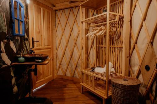 Jurta W Koronach Drzew Z Jacuzzi-dzikolas Glamping