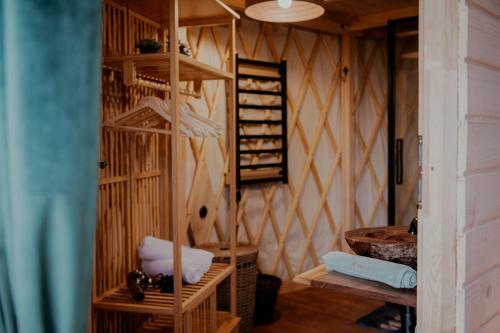 Jurta W Koronach Drzew Z Jacuzzi-dzikolas Glamping