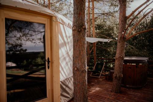 Jurta W Koronach Drzew Z Jacuzzi-dzikolas Glamping