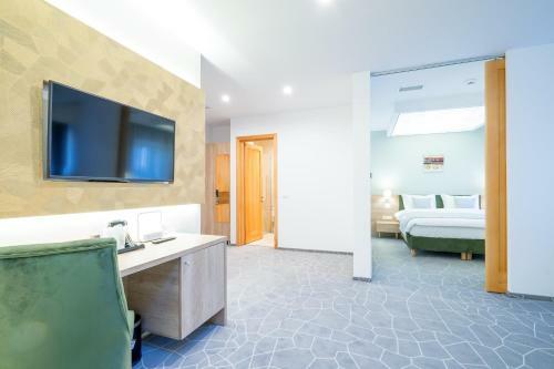 Hotel Console
