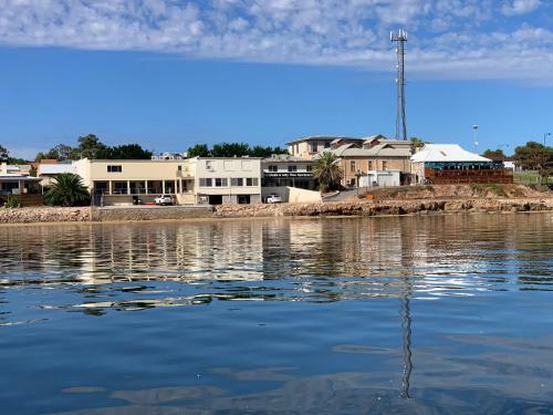 Beachside & Jetty View Apartments Apt 2 Skippers Apartment