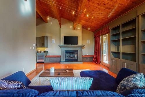 Grand Golf Course Chalet
