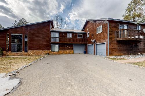 Eagle Pines Lodge