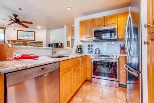 #1003 - Mountain View Condo, Walk To Ski Resort