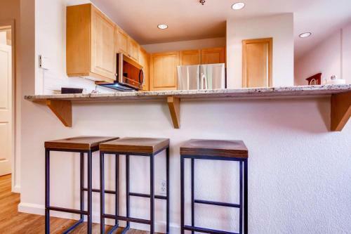 #1003 - Mountain View Condo, Walk To Ski Resort