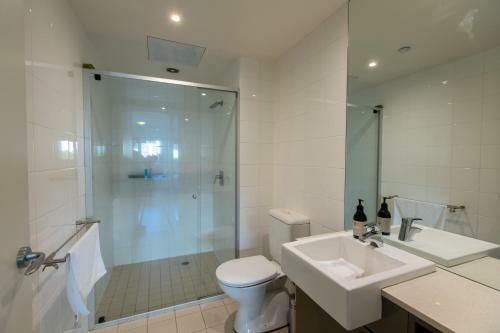 Stunning 2br Apartment In Central Location - Fast Wifi & Pool