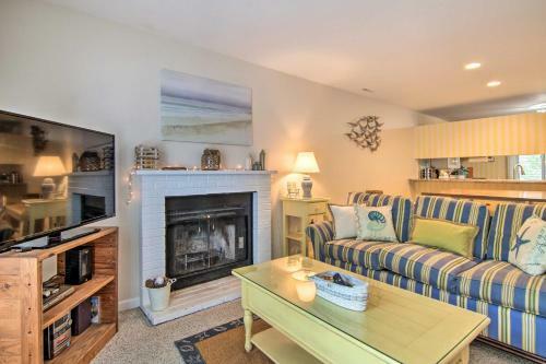 Family Townhome With Pool Access 1 Mi To Beach