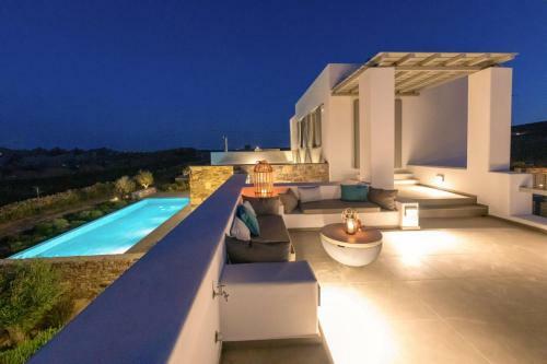 Villa Arleta In Punda Beach Paros For 8 With Private Pool