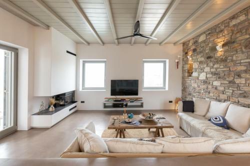 Villa Arleta In Punda Beach Paros For 8 With Private Pool