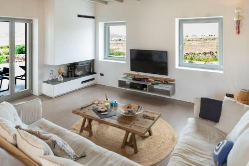 Villa Arleta In Punda Beach Paros For 8 With Private Pool