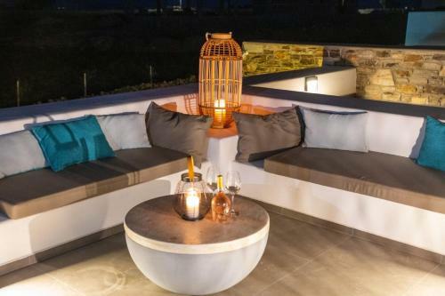 Villa Arleta In Punda Beach Paros For 8 With Private Pool