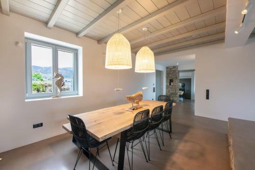 Villa Arleta In Punda Beach Paros For 8 With Private Pool